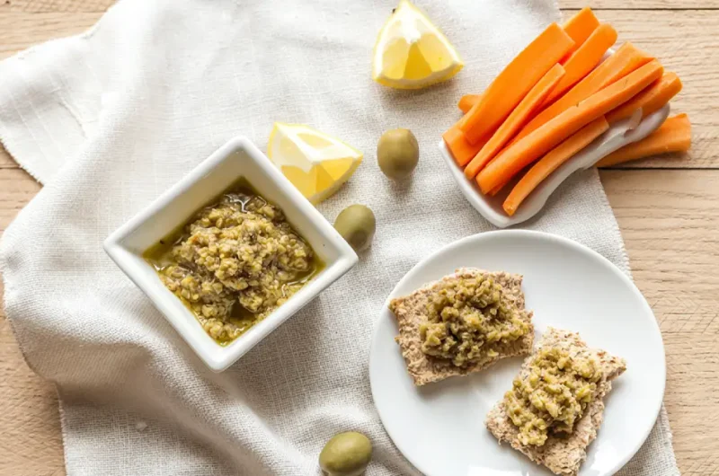 Tapenade verte et ses crudit&eacute;s
